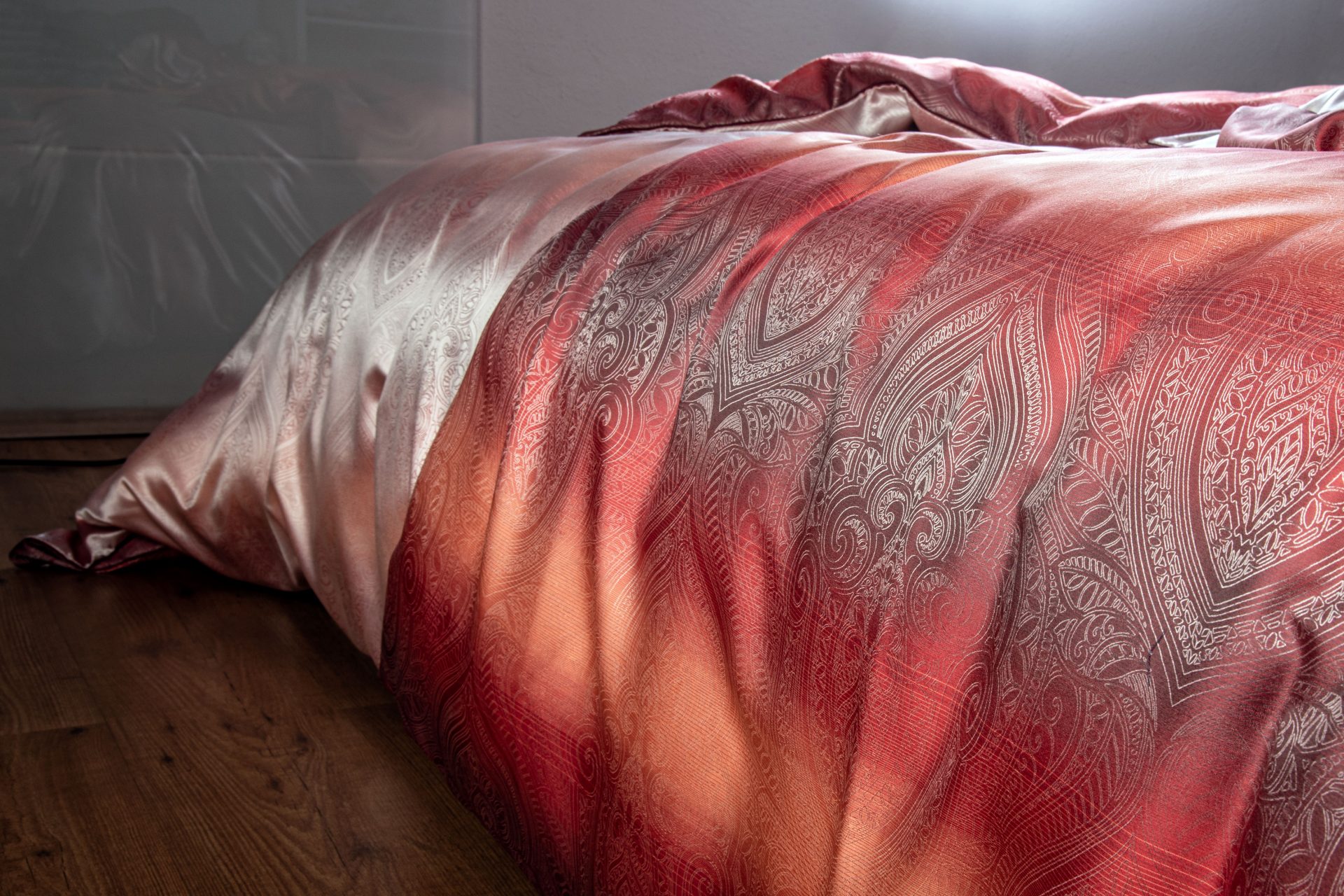 Lyra J60, cerise red/ ribbon red/ desert flower